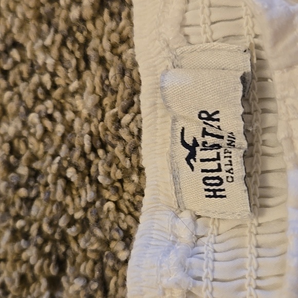 Hollister cinch crop too white - Picture 3 of 4